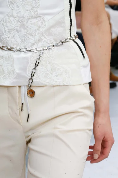 Look 19